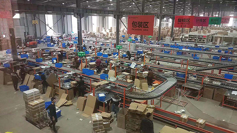 大型倉庫塑料周轉箱應用案例