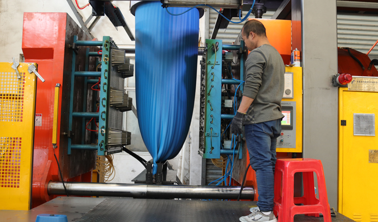 曝光!吹塑托盤生產廠家生產過程竟是如此! 曝光!吹塑托盤生產廠家生產過程竟是如此!