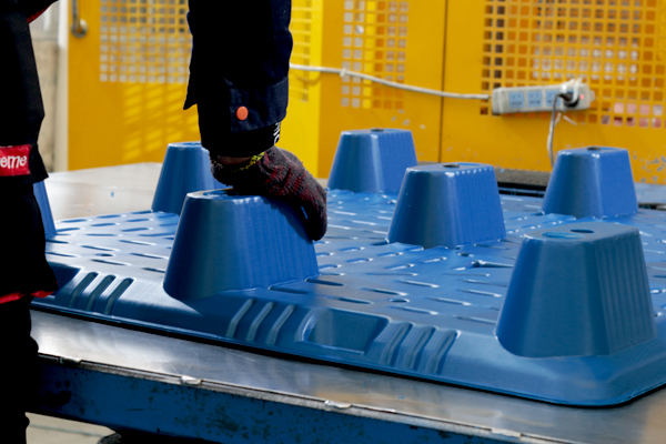 曝光!吹塑托盤生產廠家生產過程竟是如此! 曝光!吹塑托盤生產廠家生產過程竟是如此!