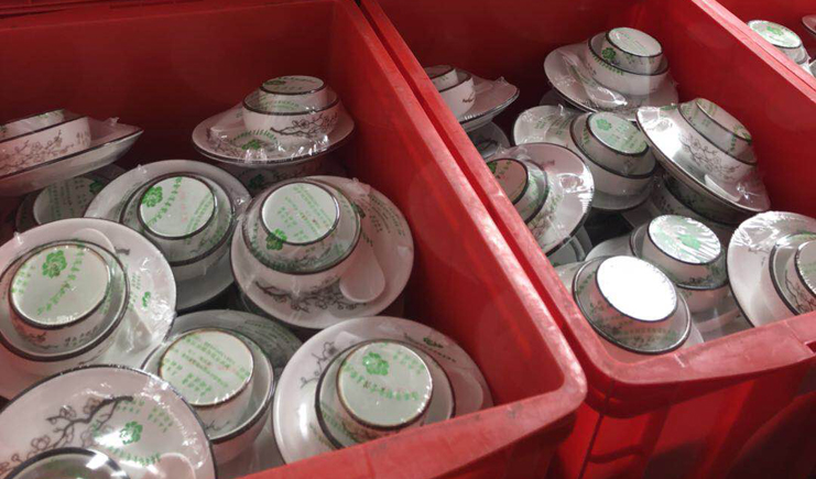 餐飲行業(yè)難?餐具周轉(zhuǎn)箱生產(chǎn)廠家來(lái)助攻