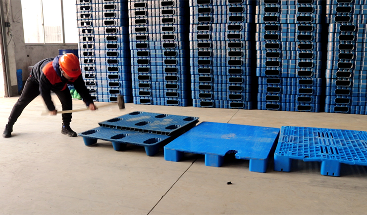 砸！砸！砸！這家吹塑塑料托盤(pán)竟然砸不爛？？？